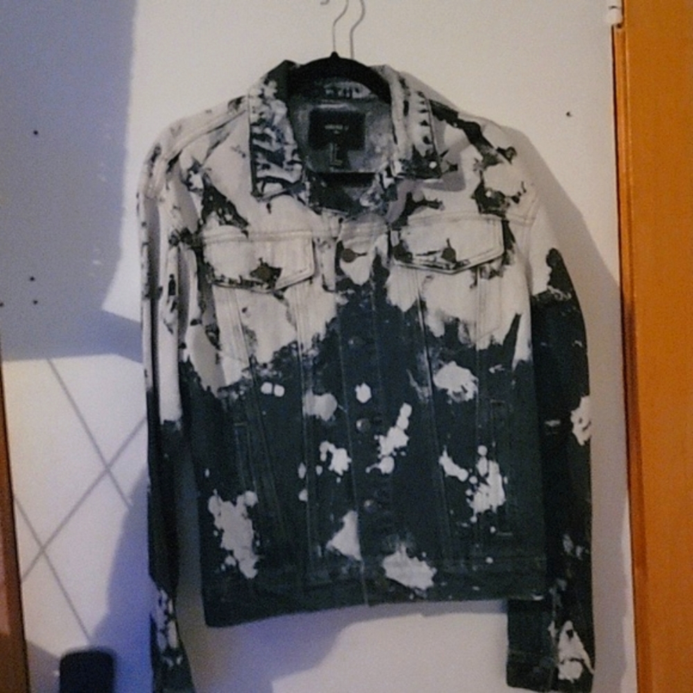 Splatter denim jacket 🤍 - Picture 8 of 8